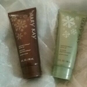 2 Mary Kay Shower Gels, Gingerspice Wishes And Peppermint Dreams